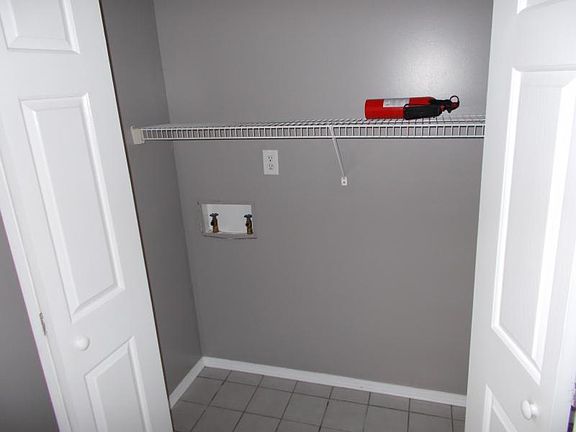 5th image of 515 W Hays Ct