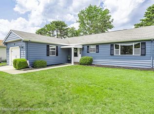 6 Tampa Ln, Toms River, NJ 08757