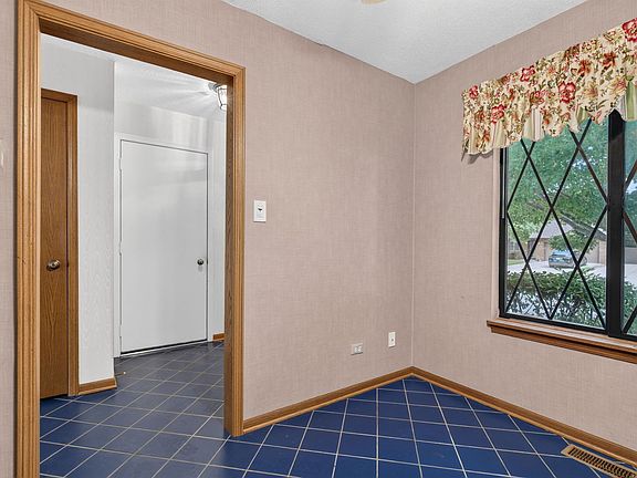 5th image of 914 Shagbark Rd