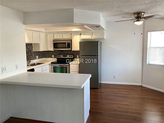 2nd image of 920 Rockview Dr Unit 202