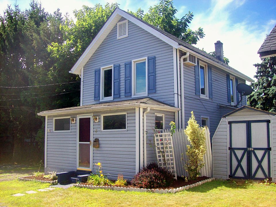 FRONT OF HOUSE