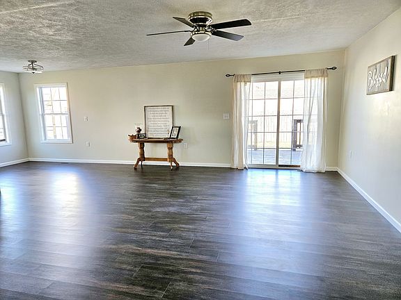 3rd image of 1638 W Constitution St
