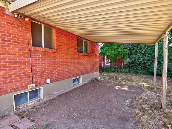 5th image of 225 N Green Dr