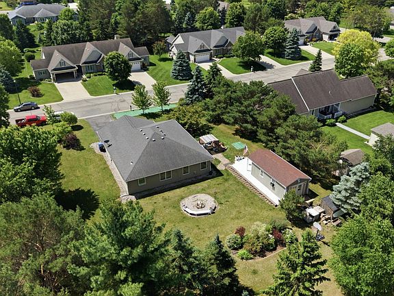 3rd image of 728 Lake Forest Cir