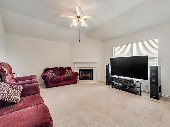5th image of 815 Ogden Dr