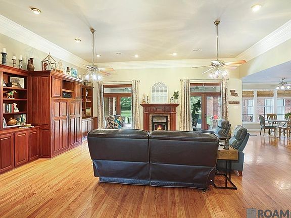 4th image of 18449 Oakwood Dr
