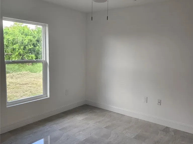3437 Katherine St — Photo 9