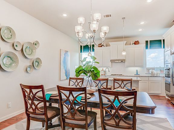 Cozy dining room