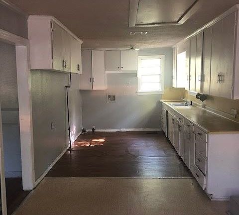 3rd image of 1347 Lawhon St