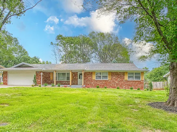 2726 S Edgewater Drive, Springfield, MO 65804