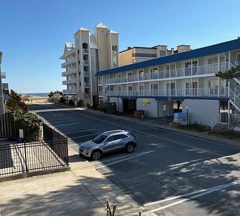 3rd image of 10 40th St Unit 106