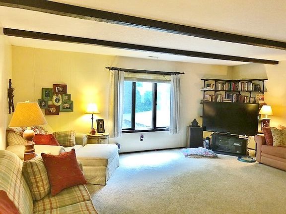 3rd image of 1001 Greenview Dr