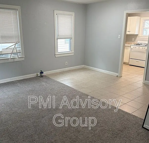 608 SW Medford Ave — Photo 3