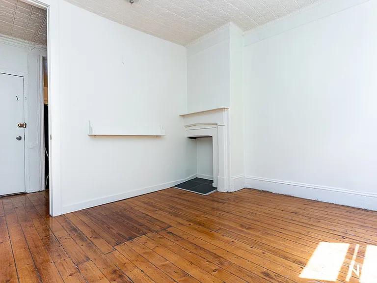 33 Montrose Ave #3T — Photo 9