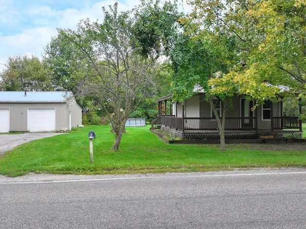 1411 Chesaning St, Saint Charles, MI 48655