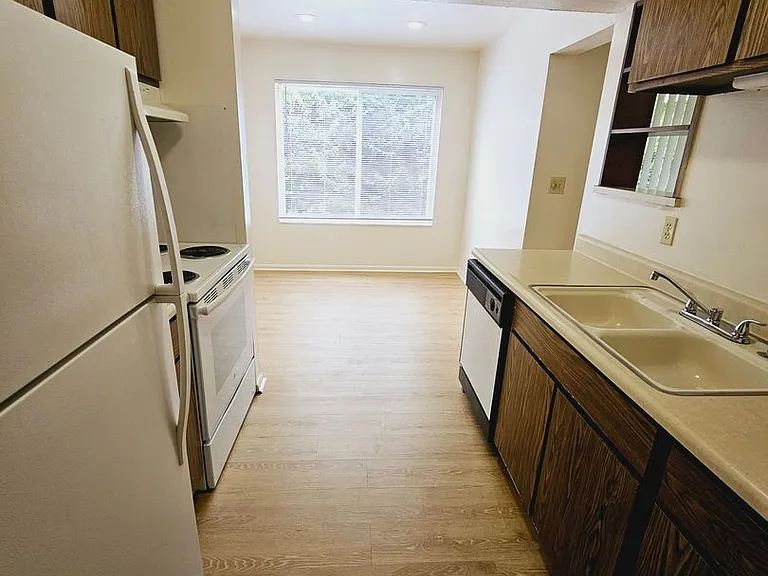Sugarbush Apartments — Photo 128