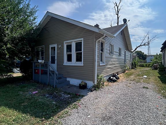 2nd image of 2964 Iowa St