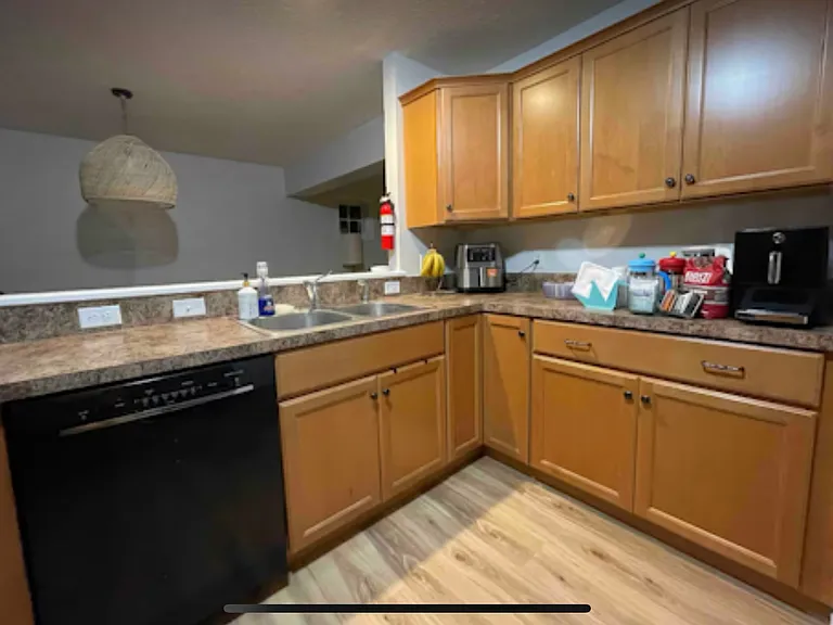 Meadowhawk Ln — Photo 10