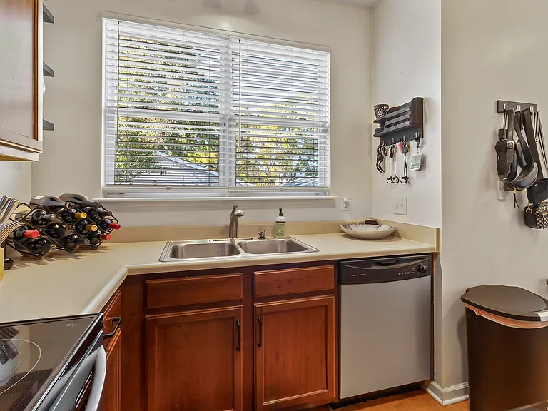 2410 N College Ave — Photo 22