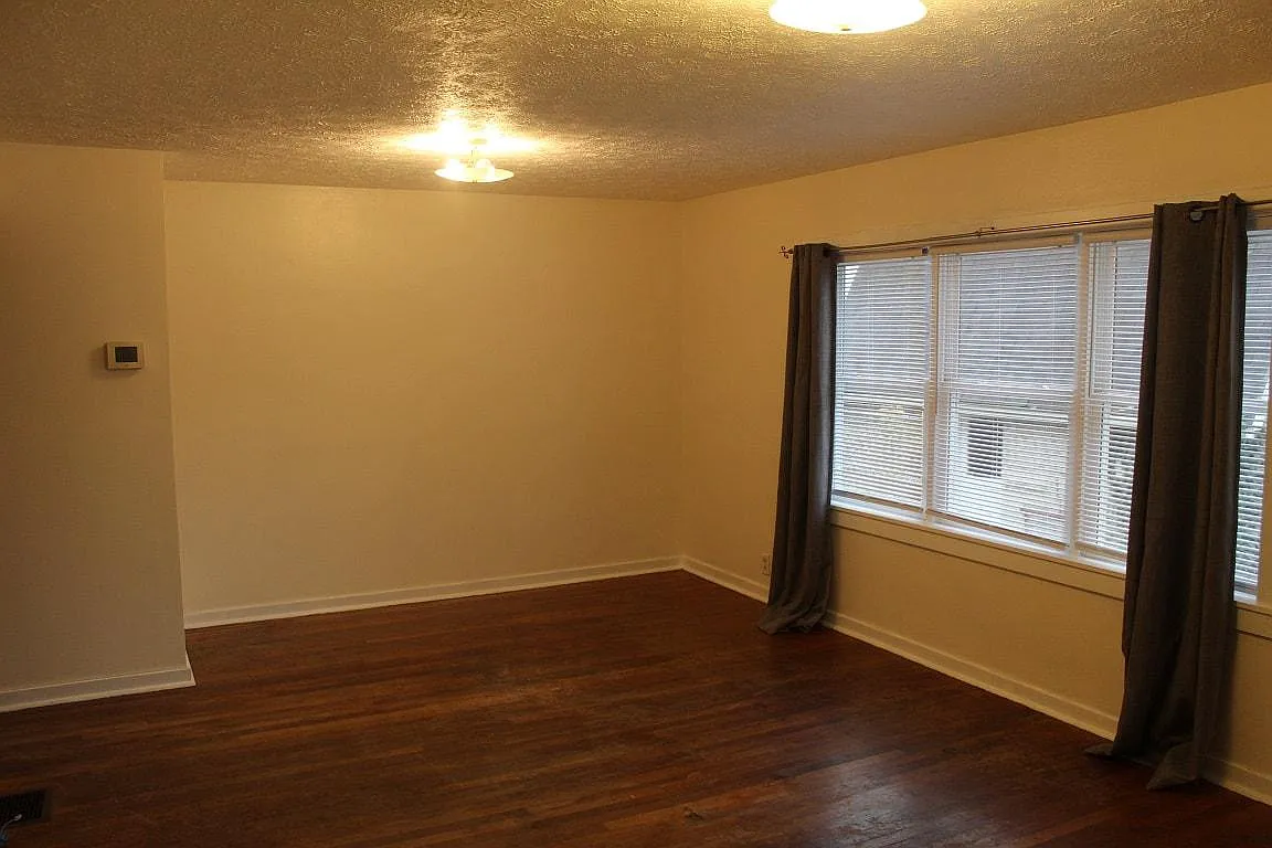 3 bed, 1500 sqft, $4,500 — Photo 3
