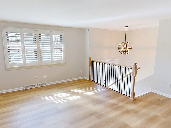 5th image of 124 Braethorn Dr