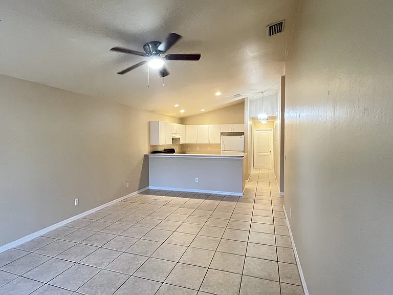 922 SE 13th Ter #1 — Photo 3