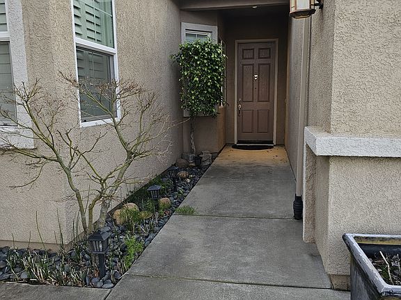 3rd image of 224 Kinloch Ct
