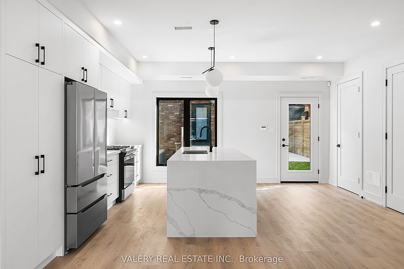 Toronto House for rent - 3 Bedrooms — photo 13