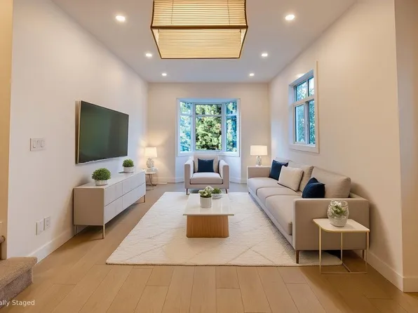 19551 66th Ave #5, Surrey, BC V4N 0Z5