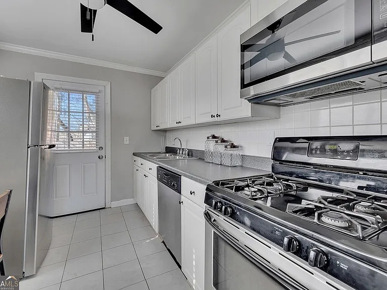 1040 Herndon St NW #A — Photo 8