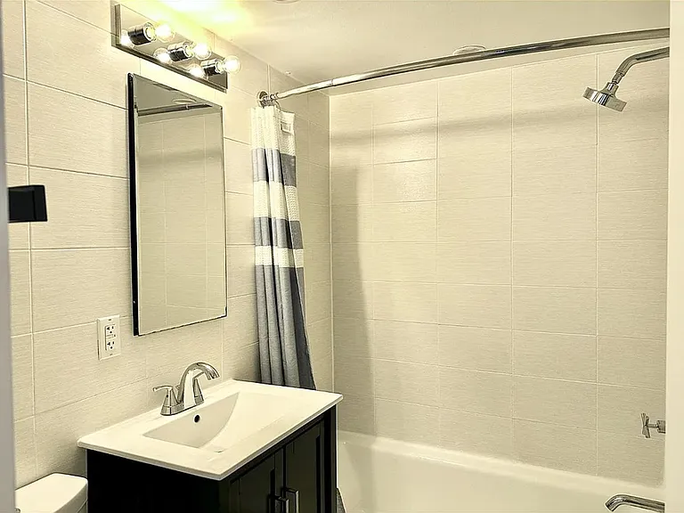 626 Independence Ave SE #205 — Photo 16
