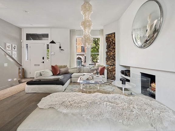 3rd image of 509 W Grant Pl