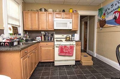 2nd image of 552 Hudson Ave #2