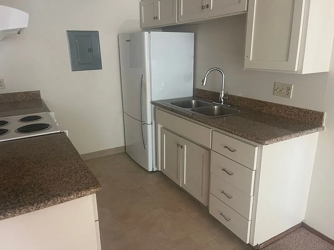 2 bed, 1.0 bath, 750 sqft, $2,395 — Photo 2
