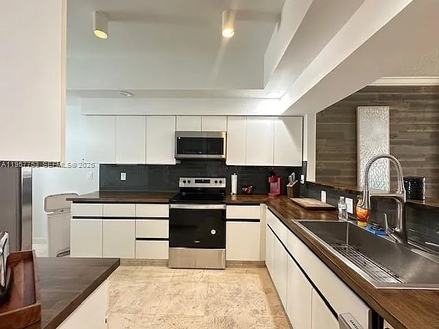 3900 Island Blvd #B303 — Photo 26