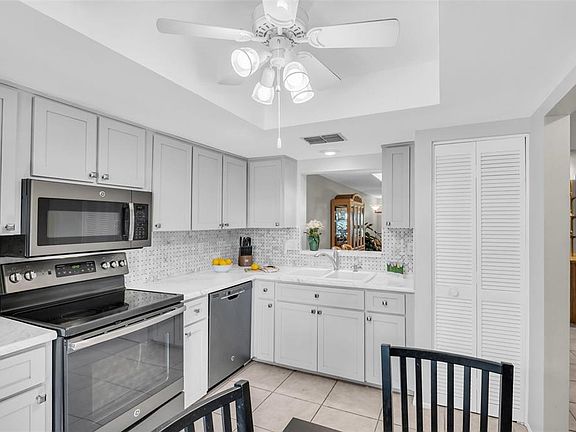 5th image of 860 MACLAREN DRIVE N #B