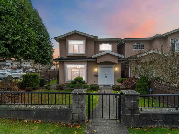 4292 Parker St, Burnaby, BC V5C 3C3