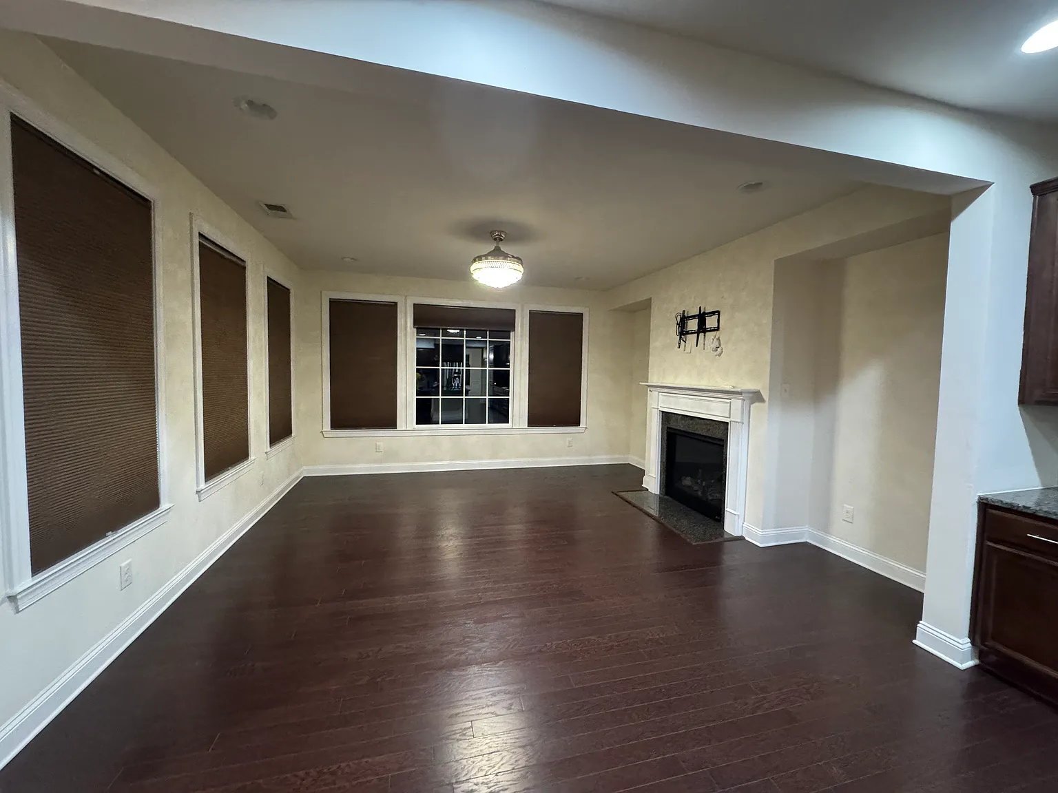 5 bed, 3407 sqft, $3,900 — Photo 3