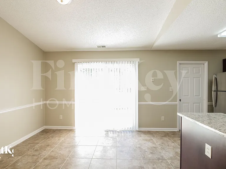 3204 Faircroft Way — Photo 6