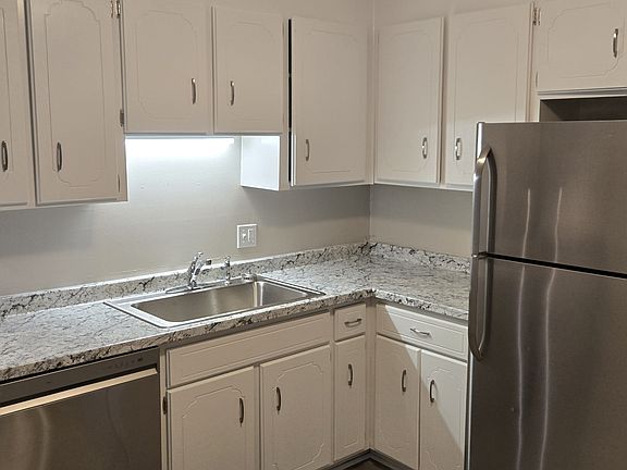 2nd image of 112 Charles St