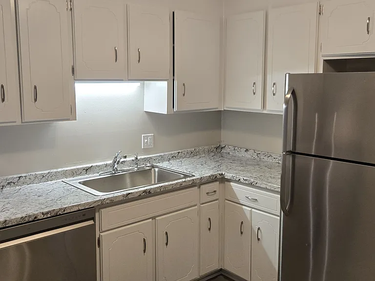 112 Charles St #8 — Photo 2