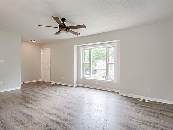 2nd image of 918 Shiloh Ct