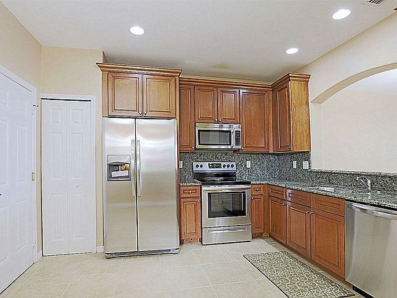 5th image of 9814 Roundstone Cir