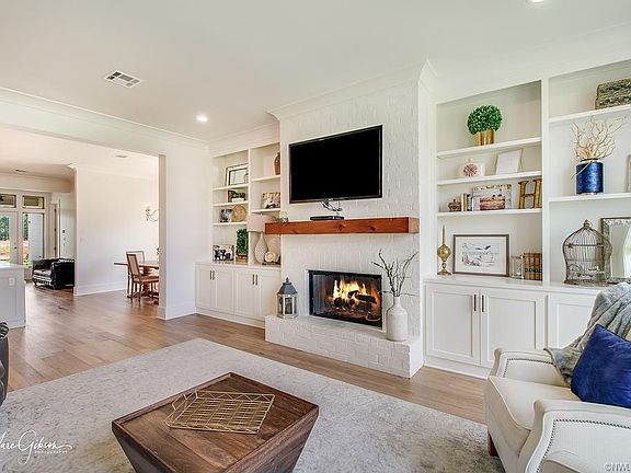 3rd image of 218 Danielle Dr