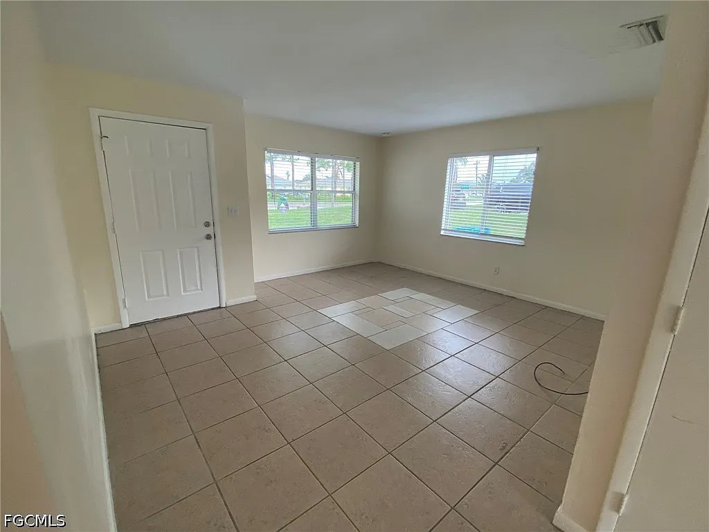 2 bed, 1.0 bath, 885 sqft, $1,250 — Photo 4
