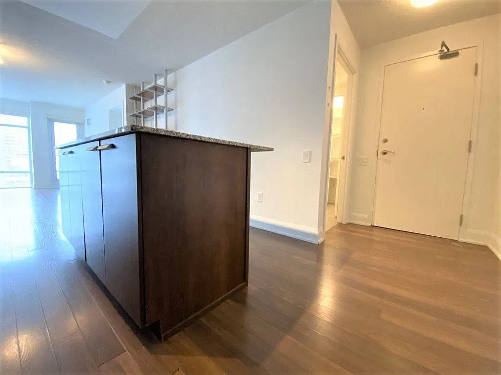 2191 Yonge St - 1701 — Photo 4
