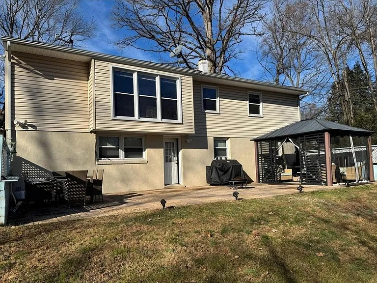131 Casmar St SE — Photo 26