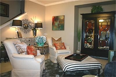 SPACIOUS FAMILY ROOM WITH CROWN MOLDING