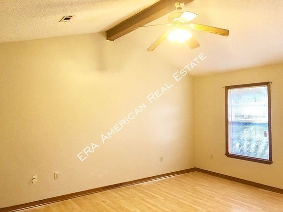 2nd image of 127 Pinoak Ct E