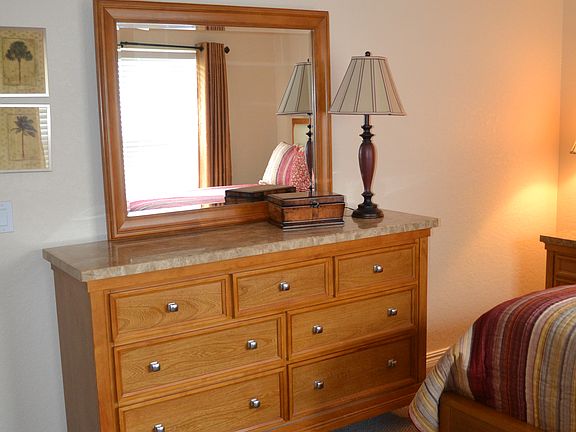 Second-floor master w/King